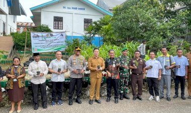 Dukung-Asta-Cita-Presiden,-Kapolresta-Kupang-Kota-Dampingi-Dirjen-Polpum-Kemendagri-Tanam-Pohon-Produktif-di-Rumah-Ibadah.