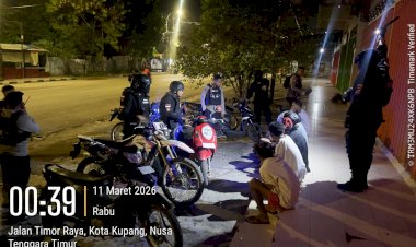 Jaga-Kekhusyukan-Sahur,-Sat-Samapta-Polresta-Kupang-Kota-Sisir-Kerumunan-Miras-hingga-Amankan-Rumah-Kosong.