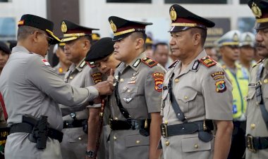 Kasat-Lantas-dan-Kasat-Binmas-Berganti,-Kapolresta-Kombes-Djoko-Lestari:-Tingkatkan-Profesionalisme-dan-Pelayanan-Masyarakat.