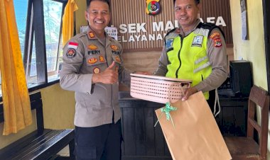 Kapolsek-Maulafa-Serahkan-Paket-Lebaran-dan-Nyepi-kepada-Personel,-Wujud-Kebersamaan-dan-Toleransi.