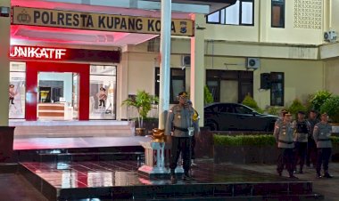 Kombes-Pol.-Djoko-Lestari-Pimpin-Apel-Gabungan:-Pastikan-Pengawalan-Melekat-Sepanjang-Rute-Prosesi-Jalan-Salib-Kota-Kupang.