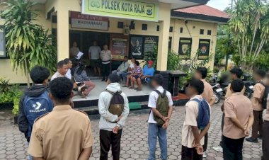 Polsek-Kota-Raja-Gagalkan-Aksi-Tawuran-Pelajar-SMKN-5-Kota-Kupang,-11-Siswa-Diamankan.