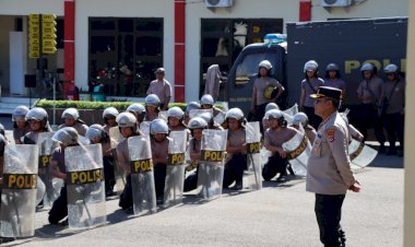 Mantapkan-Kesiapan-Pengamanan-May-Day,-Kapolresta-Kupang-Kota-Pimpin-Latihan-Dalmas-Personel-Gabungan-Satuan-Fungsi.