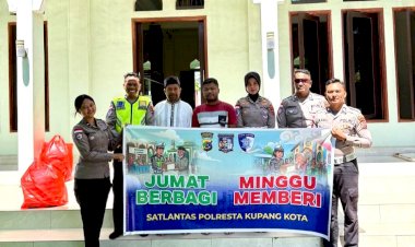 Satlantas-Polresta-Kupang-Kota-Gelar-Jumat-Berbagi-di-Masjid-Nurul-Yaqien,-Perkuat-Toleransi-dan-Kebersamaan.