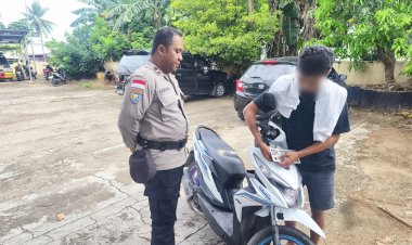 Utamakan-Keselamatan,-Bhabinkamtibmas-Kuanino-Berikan-Pembinaan-bagi-Remaja-yang-Berkendara-Ugal-ugalan.