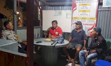 Bhabinkamtibmas-Liliba-Intensifkan-Patroli-Malam,-Warga-Pos-Kamling-Tuandela-Diajak-Perkuat-Keamanan-Lingkungan.