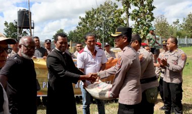 Wujud-Nyata-Kepedulian,-Komunitas-Katolik-Polresta-Kupang-Kota-Salurkan-Bantuan-untuk-Kuasi-Paroki-Santo-Petrus.