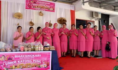Kunjungan-Kerja-Ketua-Bhayangkari-Daerah-NTT-di-Polresta-Kupang-Kota:-Dari-Pemantauan-Posyandu,Penguatan-UMKM-Hingga-Aksi-Sosial.