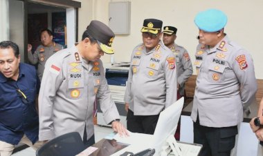 Pastikan-Pelayanan-Publik-Prima,-Kapolda-NTT-Cek-Langsung-Ruang-Pelayanan-Masyarakat-di-Polresta-Kupang-Kota.