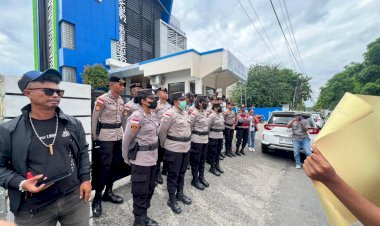 Polresta-Kupang-Kota-Kedepankan-Pendekatan-Humanis-Saat-Kawal-Aksi-Unras-di-Kopdit-Swasti-Sari