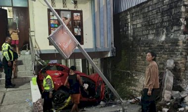 Satu-Korban-Meninggal-Dunia-Akibat-Laka-Tunggal-Mobil-di-Jalan-Sam-Ratulangi,-Satlantas-Polresta-Kupang-Kota-Lakukan-Penyelidikan.