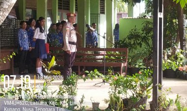 Cegah-Kenakalan-Remaja,-Polsek-Kota-Lama-Edukasi-Pelajar-SMPN-10-Lasiana-tentang-KUHP-Nasional-dan-Dampak-Penggunaan-HP.