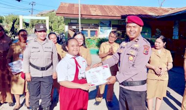 Polisi-Hadir-Beri-Motivasi,-Polsek-Kota-Raja-Apresiasi-Siswa-Berprestasi-Nasional.