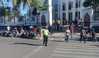 Satlantas-Polresta-Kupang-Kota-Amankan-Ibadah-Minggu-dan-Edukasi-Tertib-Berlalu-Lintas-di-Sejumlah-Gereja