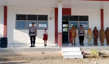 Polsek-Alak-Edukasi-Pelajar-SDN-Tenau,-Cegah-Bullying-Melalui-Upacara-Bendera.