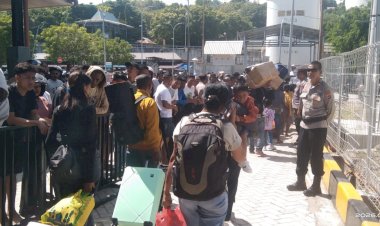 Polsubsektor-Tenau-Kupang-Amankan-Debarkasi-1.102-Penumpang-KM.-Tidar-di-Pelabuhan-Tenau