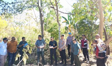 Personel-Polresta-Kupang-Kota-dan-Polsek-Maulafa-Amankan-Eksekusi-Perkara-Perdata-di-Sikumana:-Berjalan-Aman-dan-Lancar.