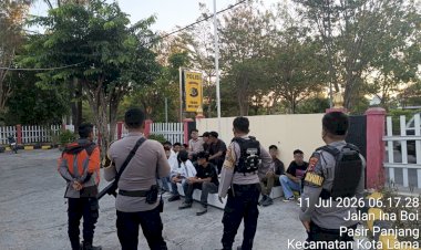 Respons-Cepat-Keributan-di-Tempat-Pesta,-Sat-Samapta-Polresta-Kupang-Kota-Amankan-Puluhan-Pemuda-dan-19-Motor.
