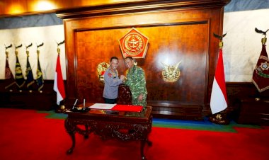 Kapolri-Perkuat-Soliditas-TNI-Polri-Lewat-Silaturahmi-dengan-Panglima-TNI-di-Mabes-TNI