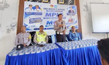 Edukasi-Aman-dan-Tertib-Lalu-Lintas,-Polsek-Maulafa-Beri-Materi-MPLS-Siswa-Baru-SMA-Negeri-11-Kota-Kupang.