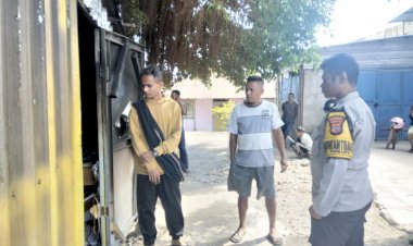 Wujud-Pelayanan-Prima,-Bhabinkamtibmas-Oebufu-Respons-Cepat-Laporan-Kebakaran-Tempat-Usaha-Warga.