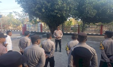 Pimpin-Apel-Pagi,-Kapolsek-Petterson-Riwu-Ingatkan-Personel-soal-Pelayanan-Prima-dan-Hindari-Pelanggaran.