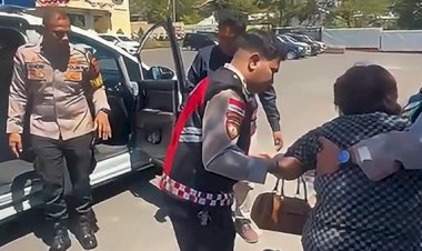 SPKT-Polresta-Kupang-Kota-Bantu-Warga-Temukan-HP-yang-Tertinggal-di-Mobil-Driver-Online