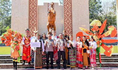 Polresta-Kupang-Kota-Meriahkan-Karnaval-Budaya-NTT-2026,-Dukung-Pelestarian-Keberagaman.