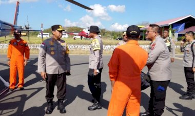Dari-Udara,-Kapolda-NTT-Pantau-Dampak-Gempa-di-Palue,-Riung-dan-Mbay.