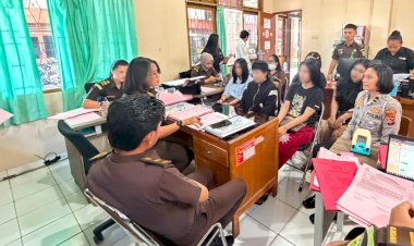 Berkas-Perkara-P-21,-Penyidik-Satlantas-Polresta-Kupang-Kota-Resmi-Limpahkan-Tersangka-Lakalantas-Maut-di-Kelapa-Lima-ke-Kejaksaan.