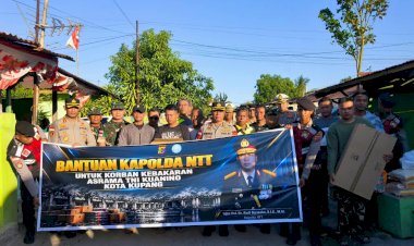 Kapolresta-Kupang-Kota-Salurkan-Bantuan-Kapolda-NTT-bagi-Korban-Kebakaran-Asrama-TNI-AD-Kuanino