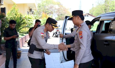Wakapolda-NTT-Saat-Asistensi-di-Polresta-Kupang-Kota:-Layani-Masyarakat-dengan-Tulus-dan-Rendah-Hati.