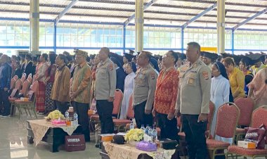 Kapolsek-Maulafa-Hadiri-Rapat-Senat-Terbuka-Luar-Biasa-Unwira-Kupang,-962-Lulusan-di-Wisuda.