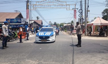 Polsek-Maulafa-Amankan-dan-Kawal-Prosesi-Ibadah-Pemakaman-Romo-Yakobus-Longga,-Pr-di-Gereja-Kuasi-St.-Petrus-Haukoto.