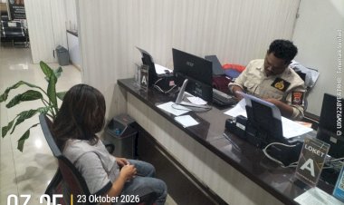 Pelayanan-Ramah-dan-Humanis,-Yanmas-SPKT-Polresta-Kupang-Kota-Siap-Layani-Masyarakat.