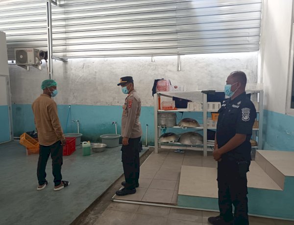 Kapolsek Maulafa Tinjau Dua SPPG, Tekankan Keamanan Makanan dan Keselamatan Berkendara dalam Pelayanan MBG.