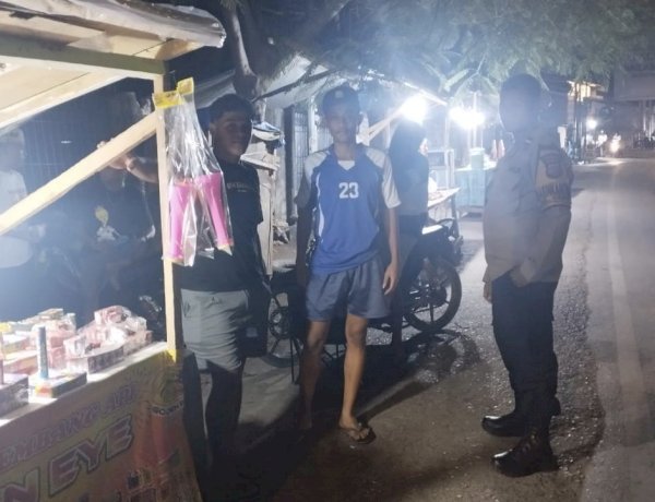 Warga Oebufu Resah, Bhabinkamtibmas Gerak Cepat Atasi Musik Keras Penjual Kembang Api.