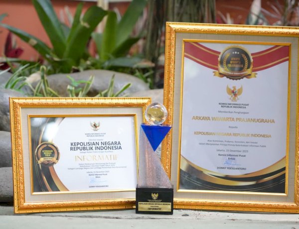 Dinobatkan sebagai Badan Publik Terbaik Nasional, Polri Raih Arkaya Wiwarta Prajanugraha dalam Monev KIP 2025.