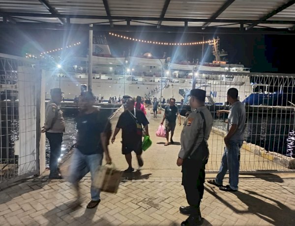 Arus Mudik Mulai Meningkat, Polsubsektor Pelabuhan Tenau Amankan Kedatangan Ribuan Penumpang KM Sirimau dan KM Lambelu.