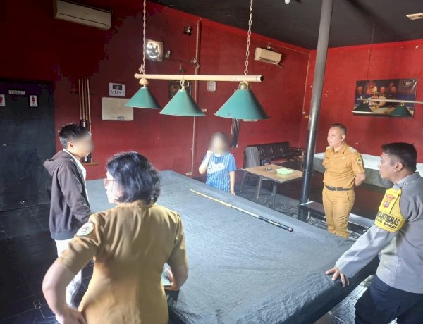 Respon Keluhan Warga, Bhabinkamtibmas Oesapa Barat Bersama Lurah Tertibkan Operasional Tempat Biliar.