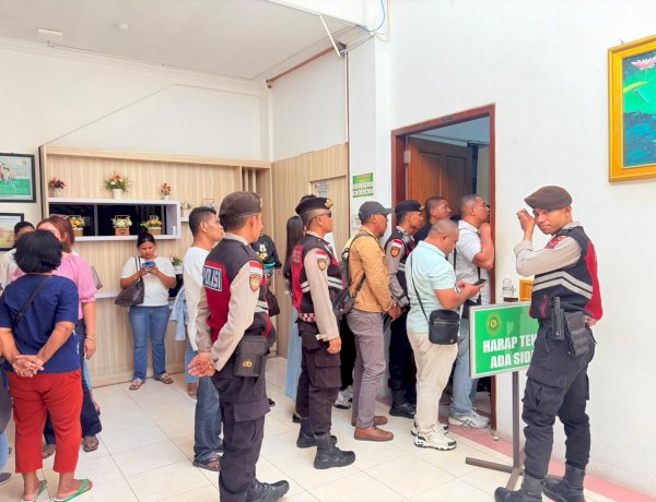 Kawal Sidang Perdana Kasus KDRT dan Penelantaran Anak, Polresta Kupang Kota Pastikan Pengamanan Ketat di PN Kupang.