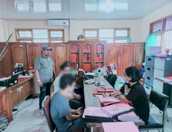 Tuntaskan Kasus Pencabulan Anak, Polsek Kota Lama Limpahkan Tersangka dan Barang Bukti ke Kejari Kota Kupang.