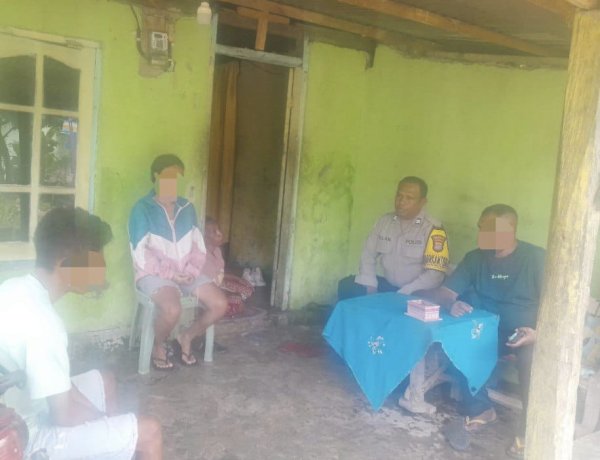 Pendekatan Humanis, Bhabinkamtibmas Manutapen Redam Konflik Rumah Tangga Warga.