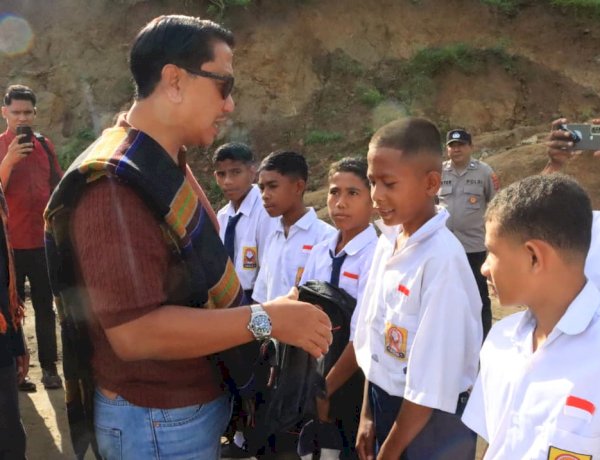 Wakapolda NTT Kunjungi SMPN 48 Sa Ate Gaikiu, Salurkan Bantuan bagi Sekolah Terdampak Bencana.