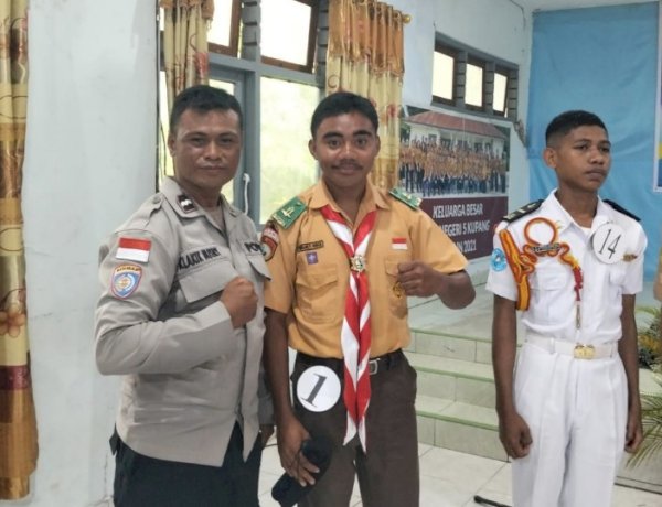 Bhabinkamtibmas Oebufu Hadiri Lomba Ketangkasan Baris Berbaris di SMA Negeri 5 Kota Kupang
