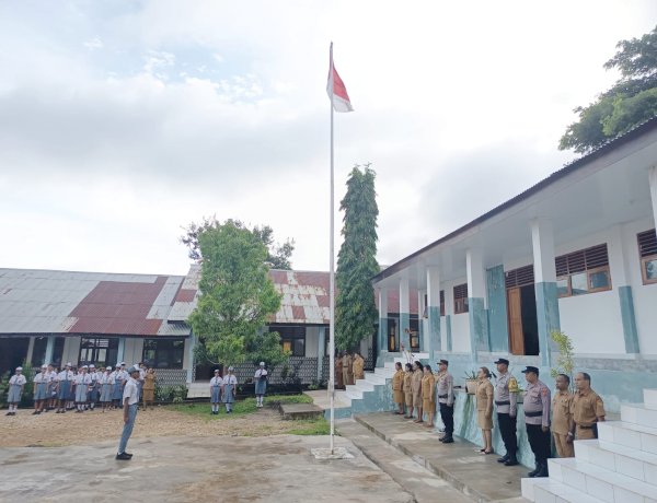 Jadi Irup di SMAN 11 Kota Kupang, Kapolsek Maulafa Tekankan Kedisiplinan dan Kesiapan Hadapi Persaingan Global.