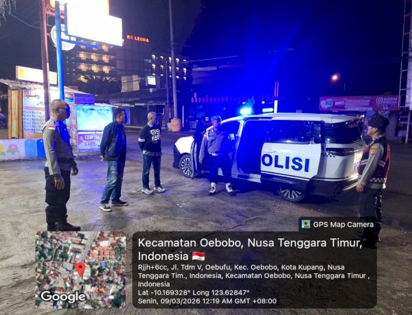 Patroli Dialogis Cipta Kondisi Polresta Kupang Kota, Pastikan Situasi Kamtibmas Tetap Aman di Tengah Hujan Deras.