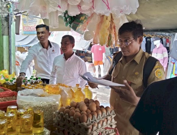 Tim Saber Polresta Kupang Kota Sidak Pasar Oesapa, Pastikan Harga Pangan Stabil Jelang Hari Raya.