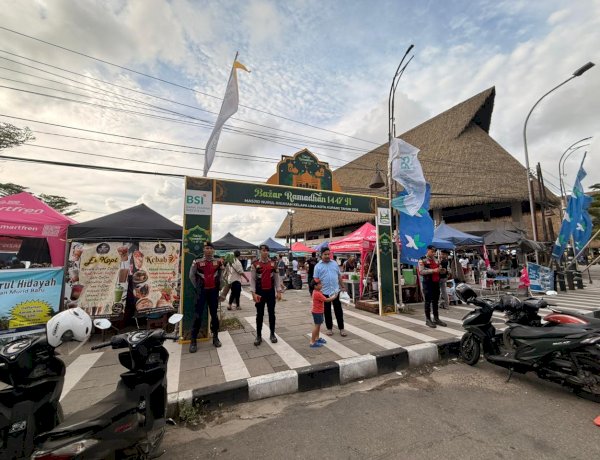 Patroli Ngabuburit, Satsamapta Polresta Kupang Kota Amankan Keramaian Penjual Takjil.