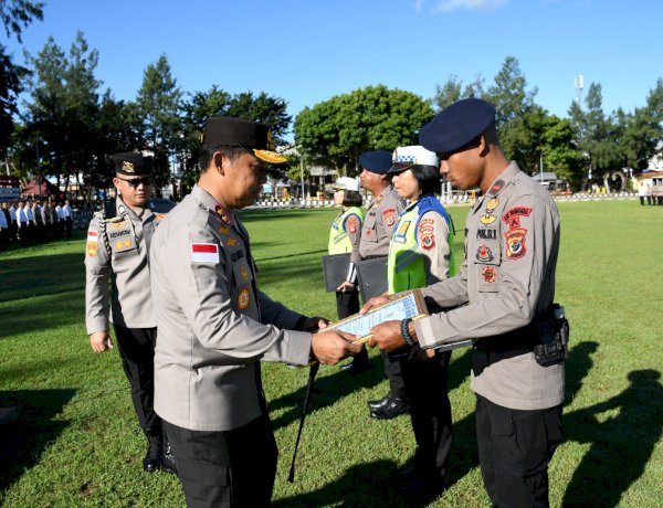 Kapolda NTT Berikan Penghargaan kepada Personel Berprestasi, Tekankan Semangat Pengabdian dan Integritas.